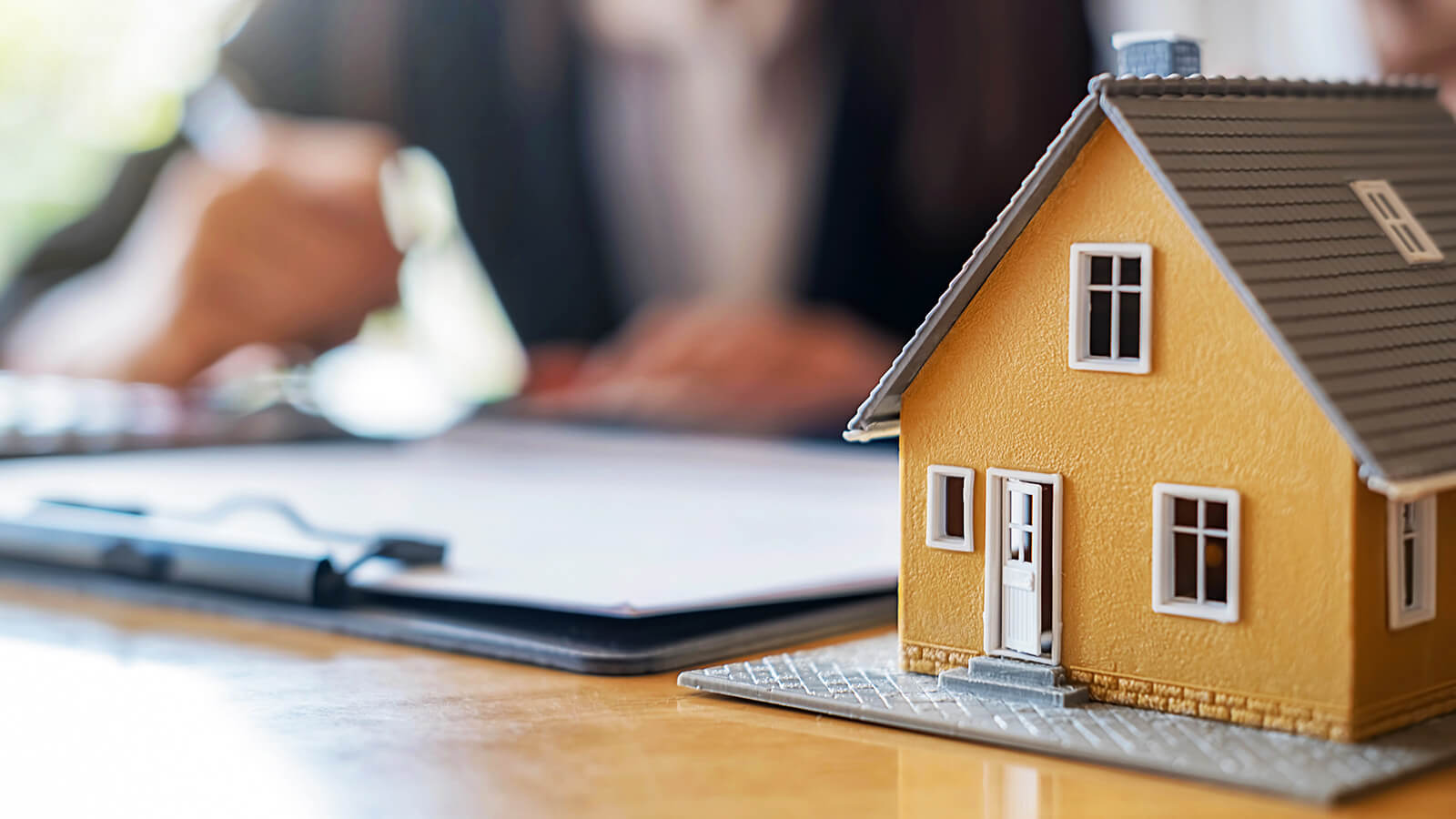 Person Rating Home Insurance Providers